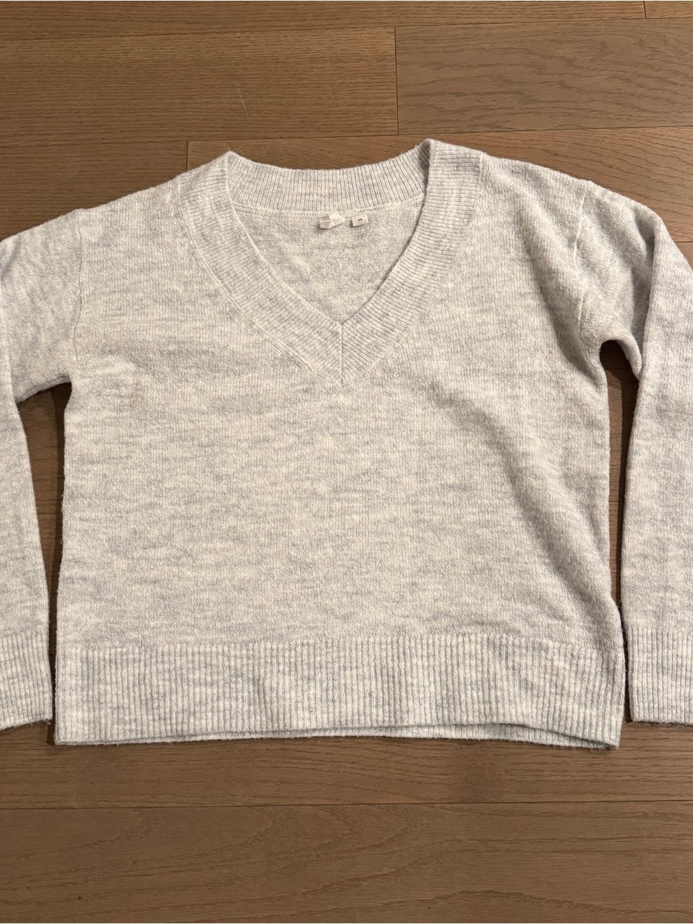 GAP Gray V-Neck Sweater XS